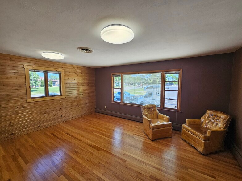More Photos Of 2708 45th Ave, Highland Office For Sale