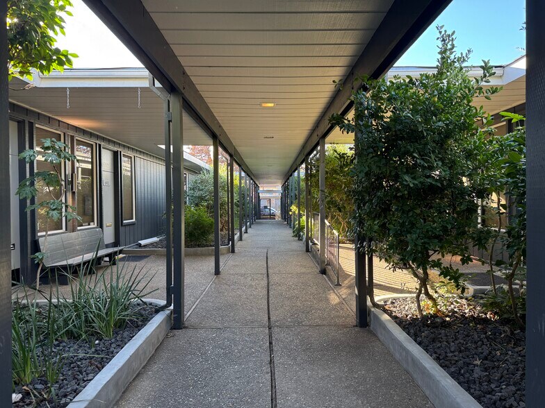 More Photos Of 610-638 Azalea Ave, Redding Office For Lease