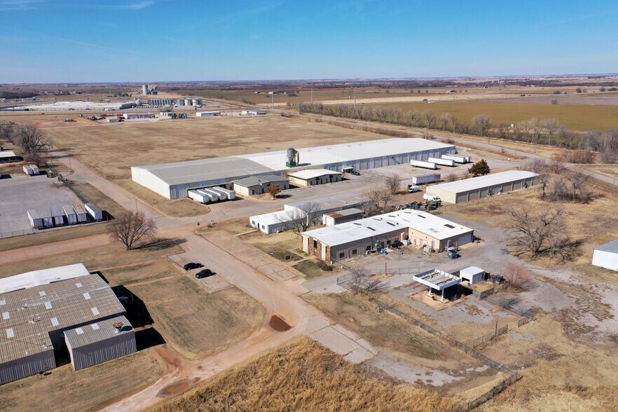More Photos Of 1710 Charles Allen Dr, Chickasha Manufacturing For Sale