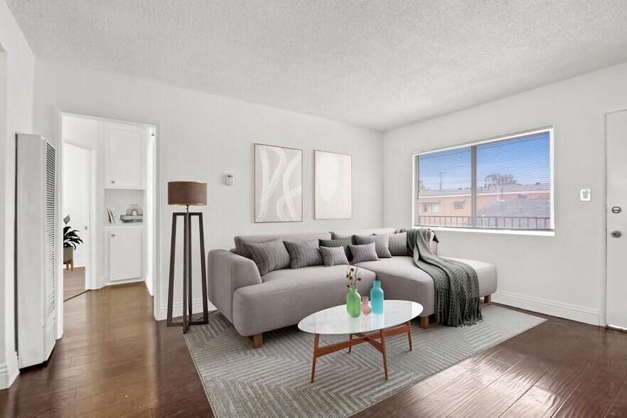 More Photos Of 473 E 55th St, Long Beach Apartments For Sale