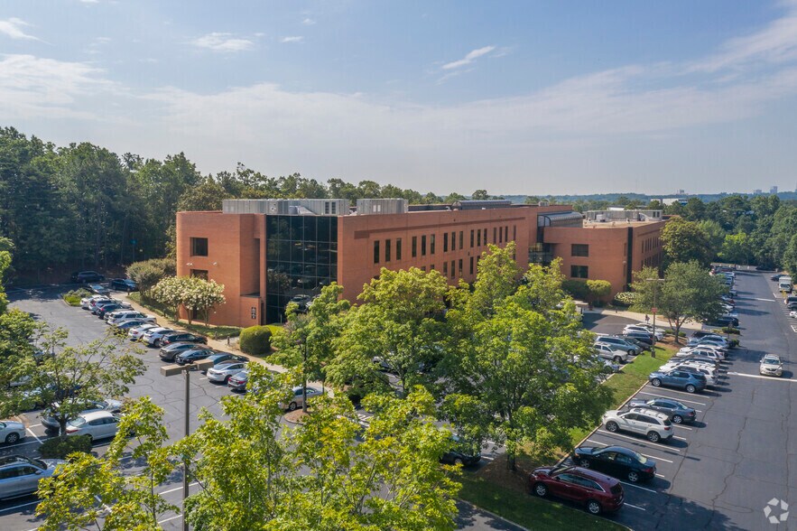 More Photos Of 5555 Peachtree Dunwoody Rd NE, Atlanta Medical For Lease