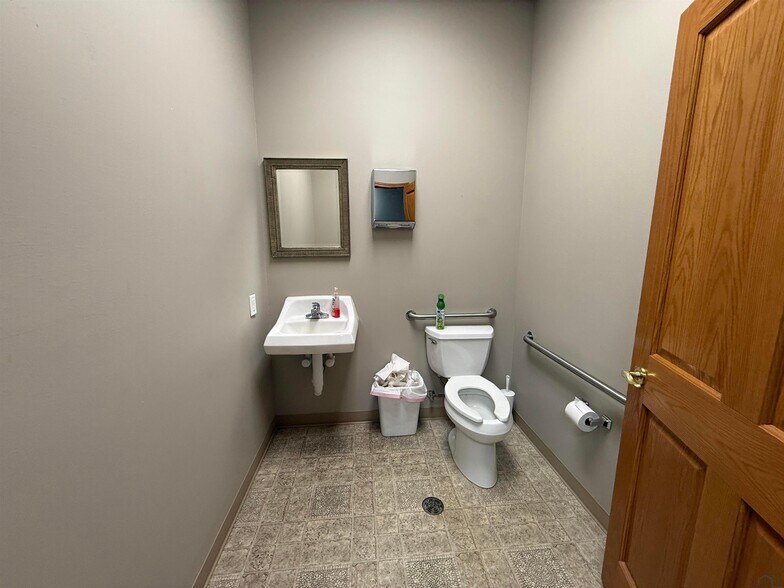 More Photos Of 810 Central Ave, Hawarden Storefront For Sale