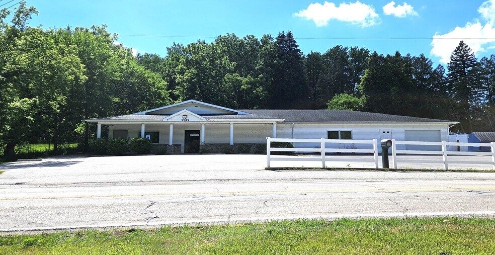 Primary Photo Of 3949 N River Rd, Freeland Office For Sale