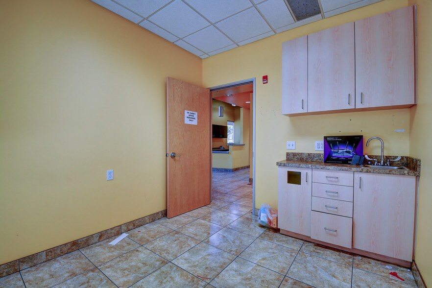 More Photos Of 15288 W Brookside Ln, Surprise Office For Lease