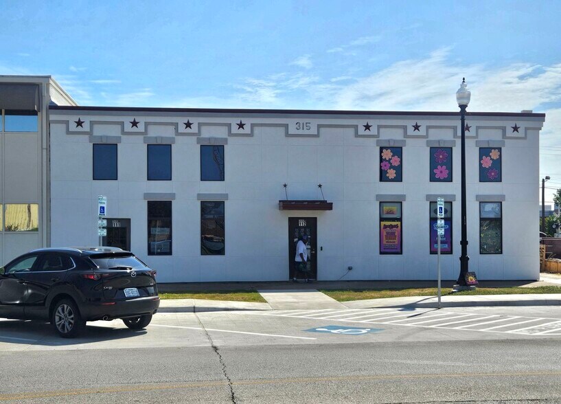 More Photos Of 315 S Main St, Bryan General Retail For Lease