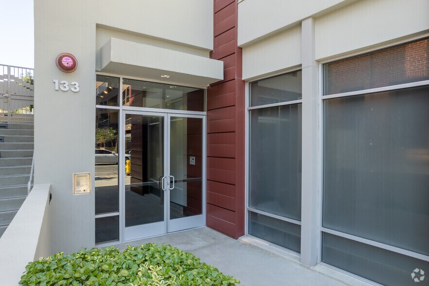 More Photos Of 119 S Los Robles Ave, Pasadena Apartments For Lease