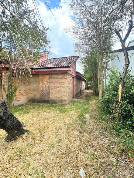 More Photos Of 807 Peakwood Dr, Houston Daycare Center For Sale