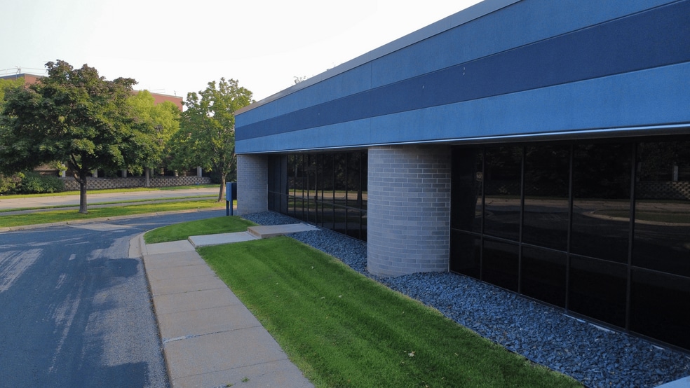 More Photos Of 700-865 5th St S, Hopkins Flex For Sale