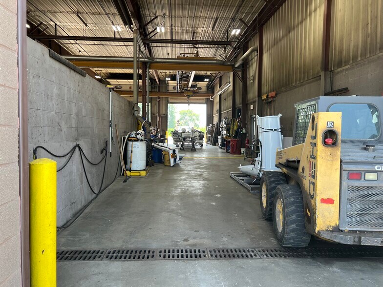 More Photos Of 4325 S Washburn St, Oshkosh Manufacturing For Sale