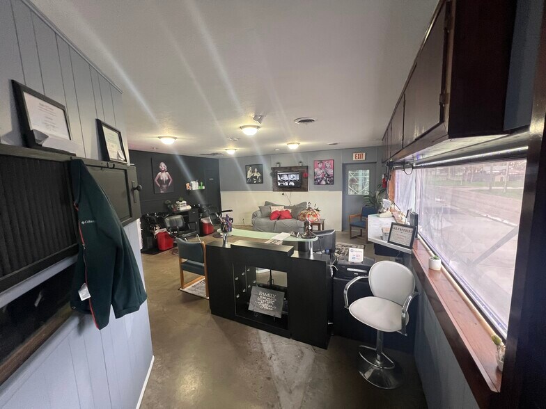 More Photos Of 300 Chestnut St, Elliott Specialty For Sale