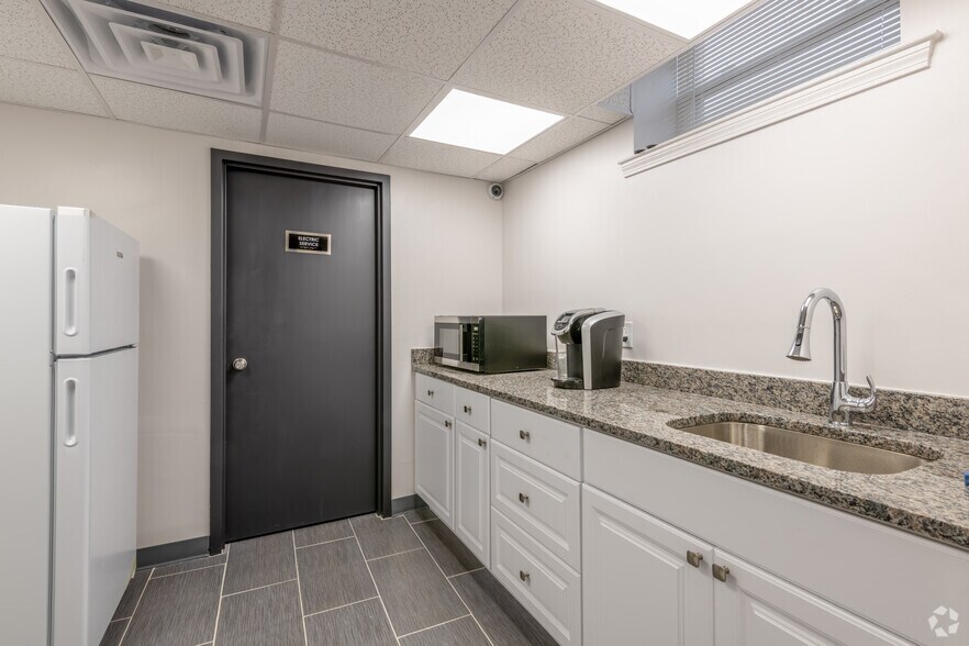 More Photos Of 578 Main St, Malden Medical For Lease