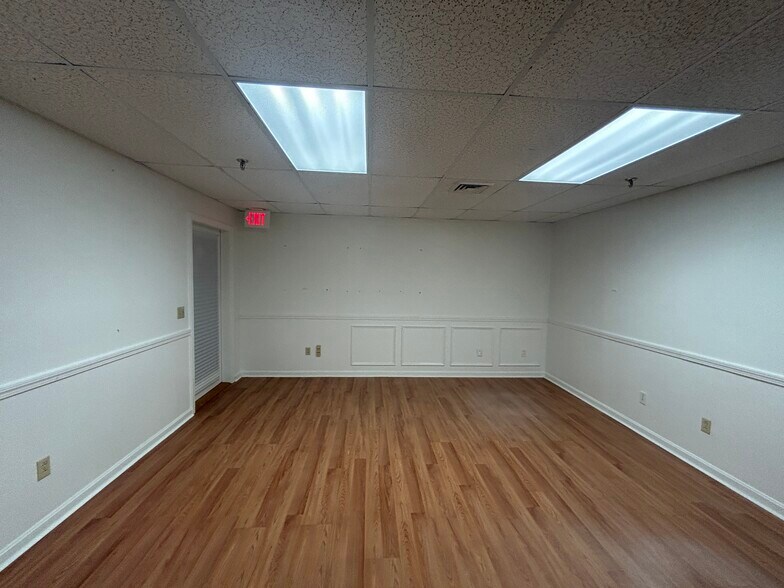 More Photos Of 812 Main St, Osterville Office Residential For Lease