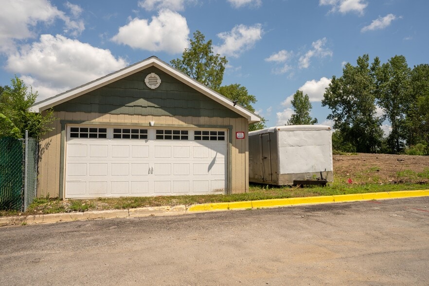 More Photos Of 15640 US 40 Hwy, Kansas City Freestanding For Sale