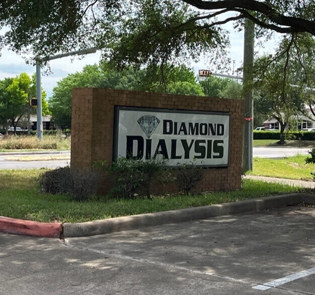 More Photos Of 5603 Highway 6, Missouri City Freestanding For Lease
