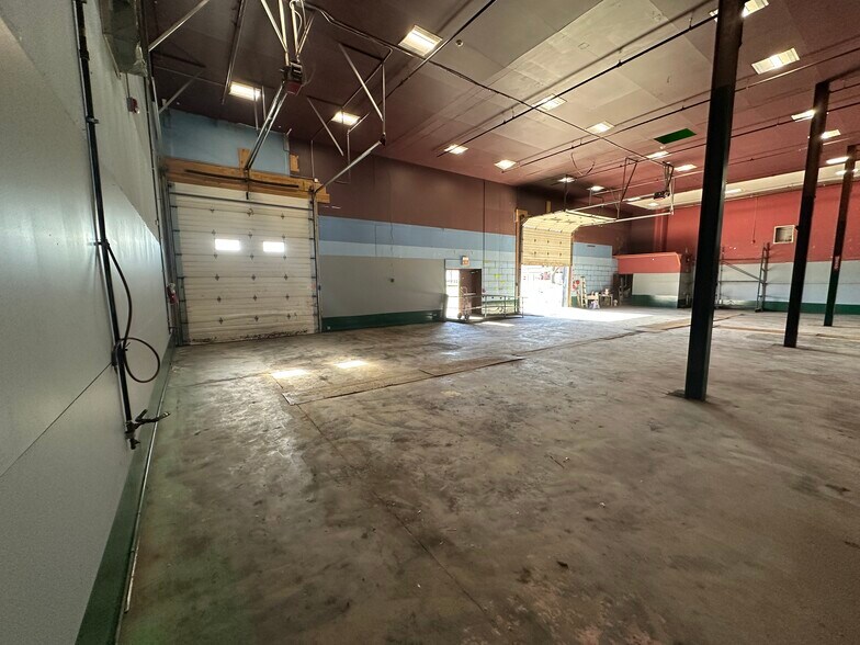 More Photos Of 1220 Mark St, Bensenville Warehouse For Lease