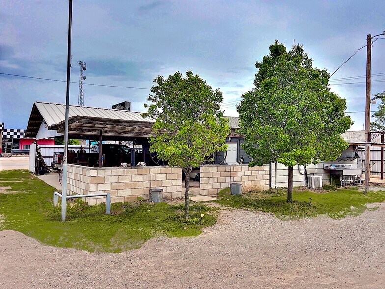 More Photos Of 413 W Broadway St, Hollis Hotel For Sale