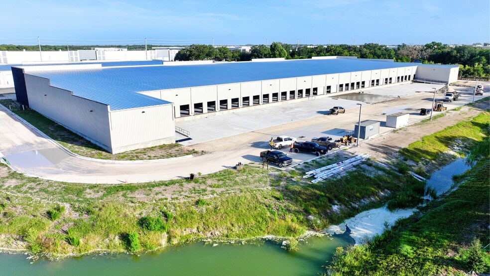 More Photos Of 4320 County Line Rd, Lakeland Unknown For Lease