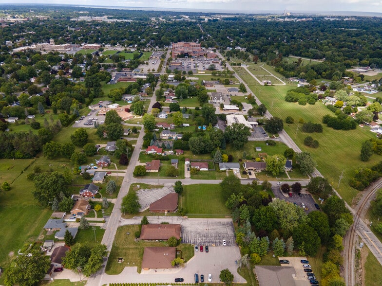 More Photos Of 1003 Mulholland St, Bay City Office For Sale