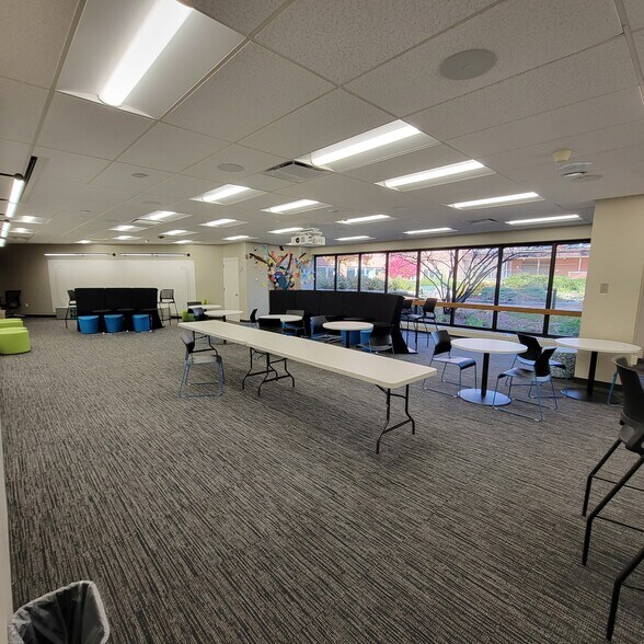 More Photos Of 500 Economy Ct, Freeport Office For Lease