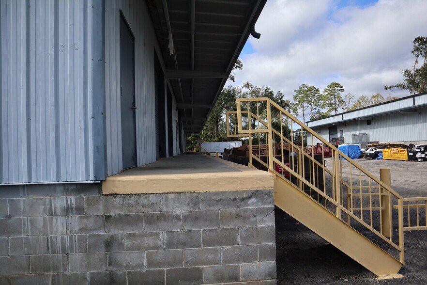 More Photos Of 800 Blountstown St, Tallahassee Warehouse For Lease