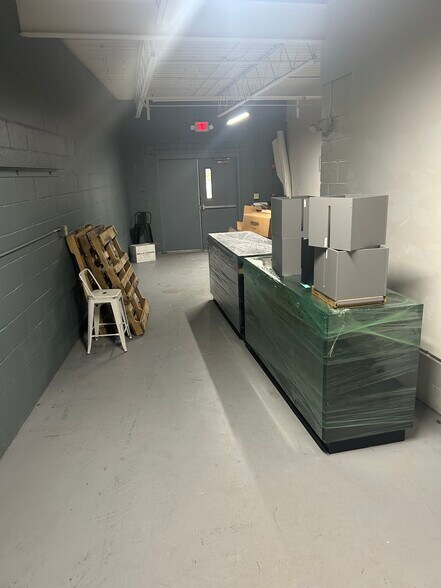 More Photos Of 99 S Bend St, Pawtucket Light Manufacturing For Lease