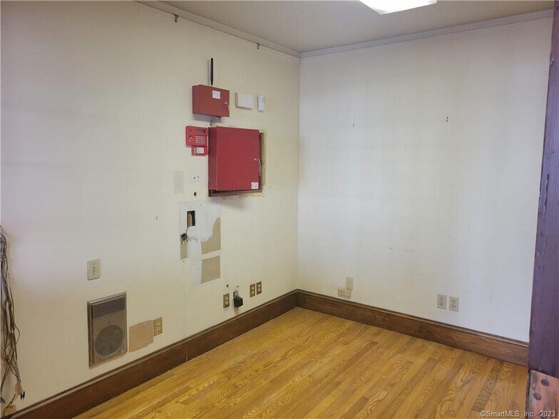 More Photos Of 1004 Boston Post Rd, West Haven General Retail For Sale