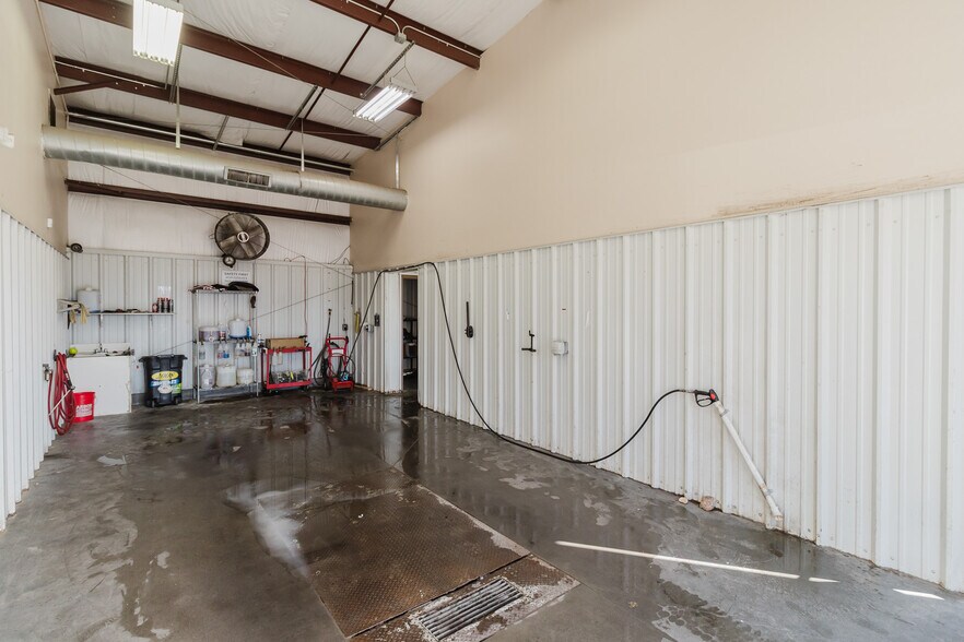 More Photos Of 3101 S Broadway St, Wichita Freestanding For Sale