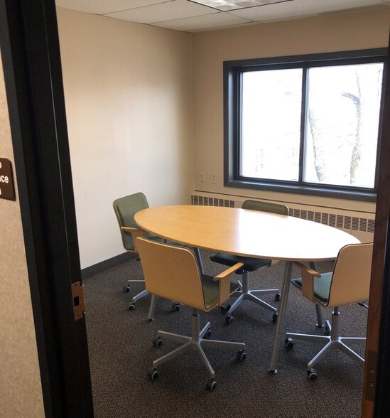 More Photos Of 125-175 Jackson Ave N, Hopkins Light Distribution For Lease