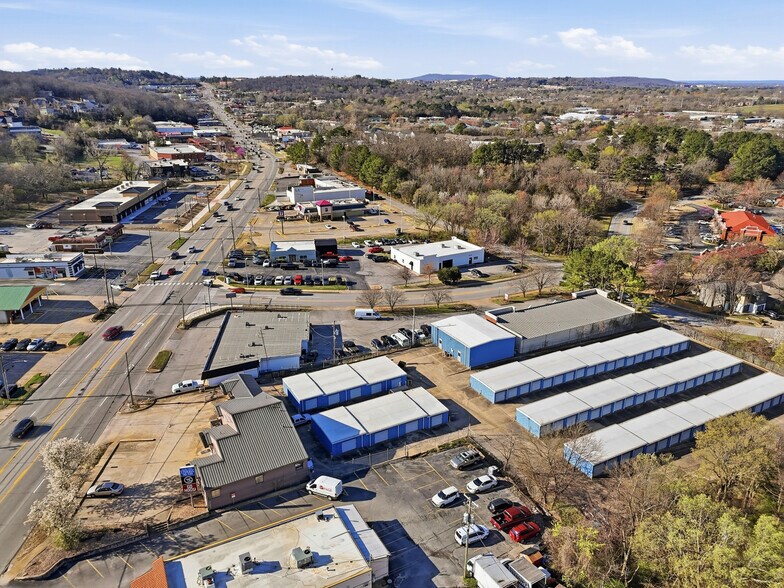 More Photos Of 380-392 E Sunbridge Dr, Fayetteville General Retail For Lease