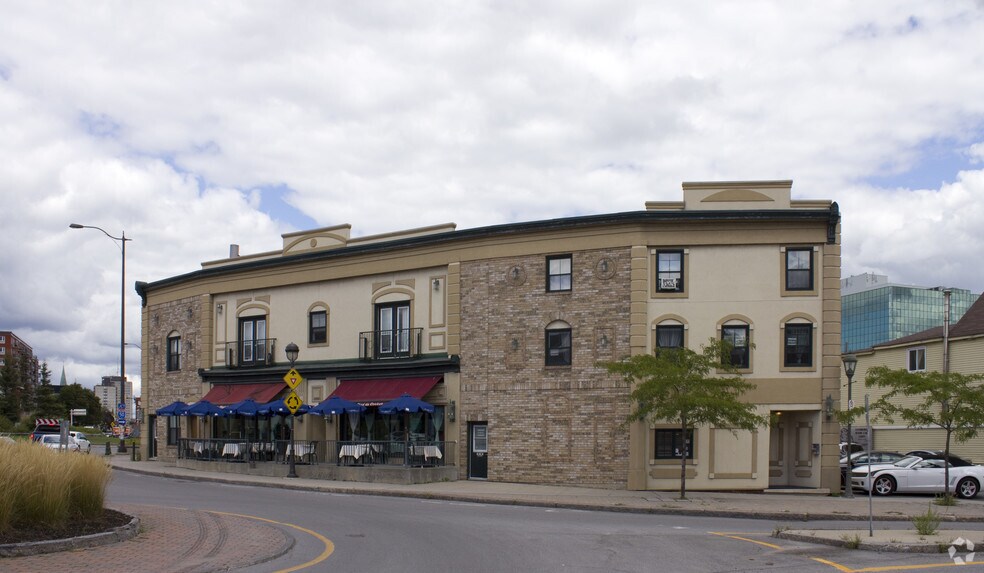 Primary Photo Of 242-248 Rue Montcalm, Gatineau Storefront Retail Residential For Sale