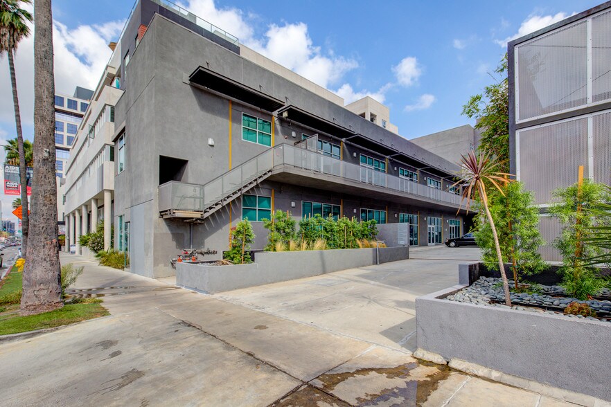 More Photos Of 5815-5825 W Sunset Blvd, Hollywood Office For Lease