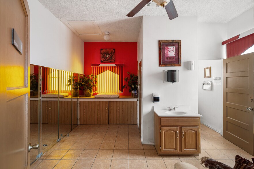 More Photos Of 8461 S San Pedro St, Los Angeles Religious Facility For Sale