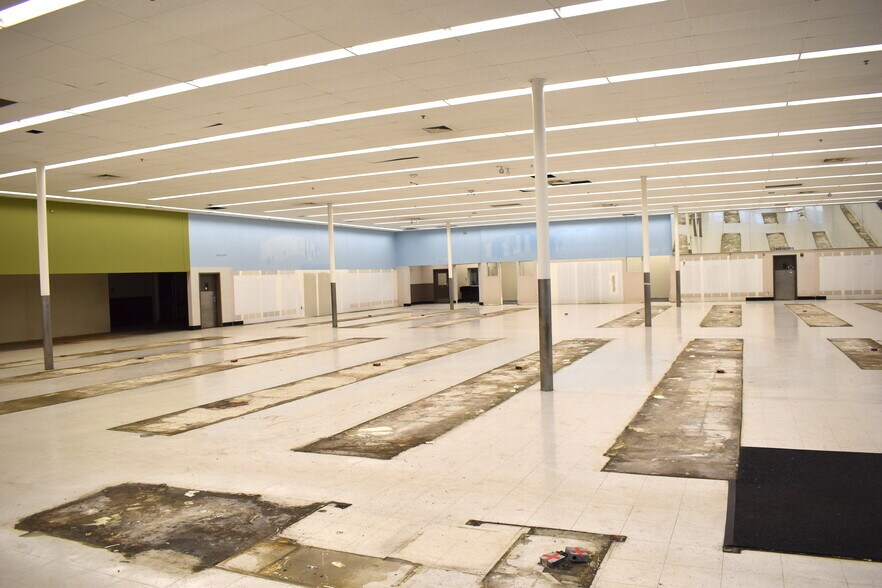 More Photos Of 4808 Buena Vista Rd, Columbus Drugstore For Lease