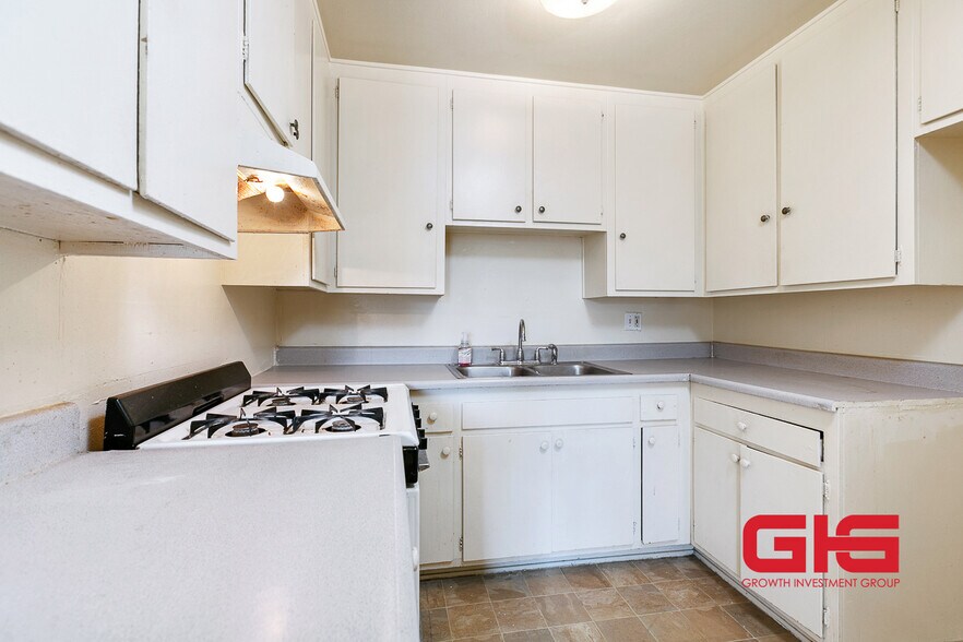 More Photos Of 4121 Marmion Way, Los Angeles Apartments For Sale