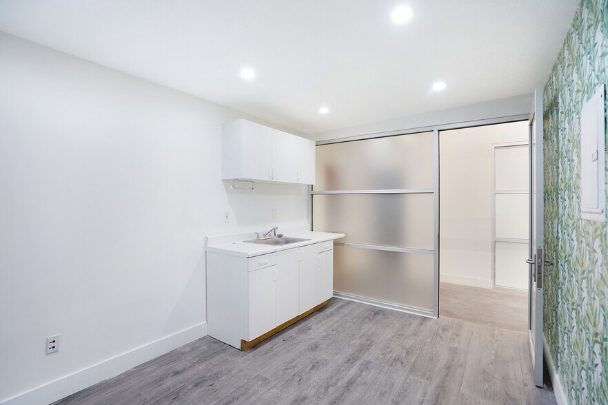 More Photos Of 10200 NW 25th St, Doral Light Distribution For Sale