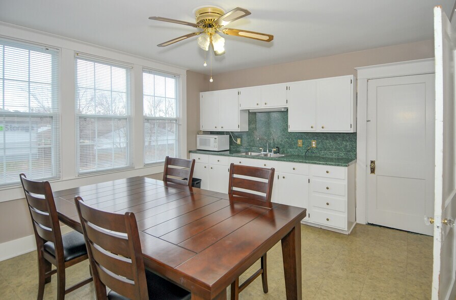 More Photos Of 5809 Bardstown Rd, Louisville Office Residential For Lease