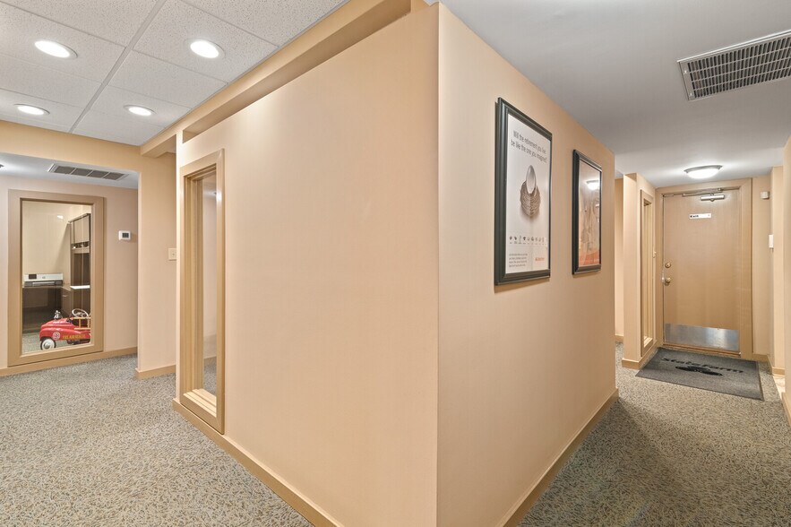 More Photos Of 1326 E Pembroke Ave, Hampton Office For Sale