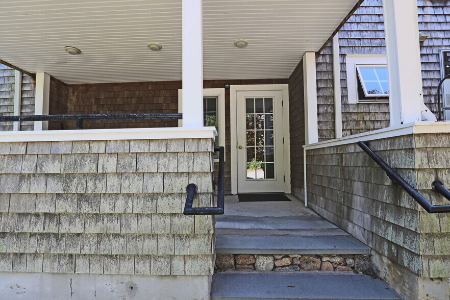 More Photos Of 49 Locust St, Falmouth Office Residential For Lease