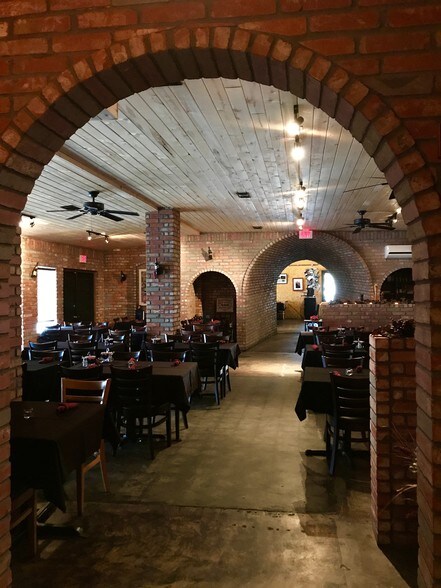 More Photos Of 1424 Washington Ave, Waco Restaurant For Sale