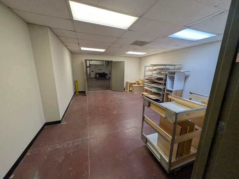 More Photos Of 3728 Byrnes Dr, Saint Stephen Showroom For Sale