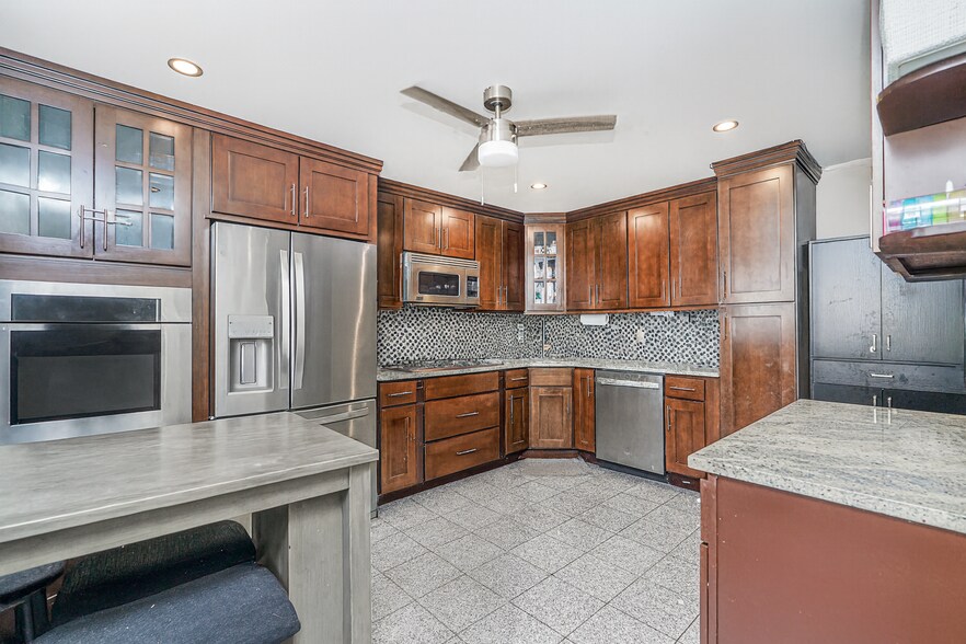 More Photos Of 191 Lamberts Ln, Staten Island Apartments For Sale