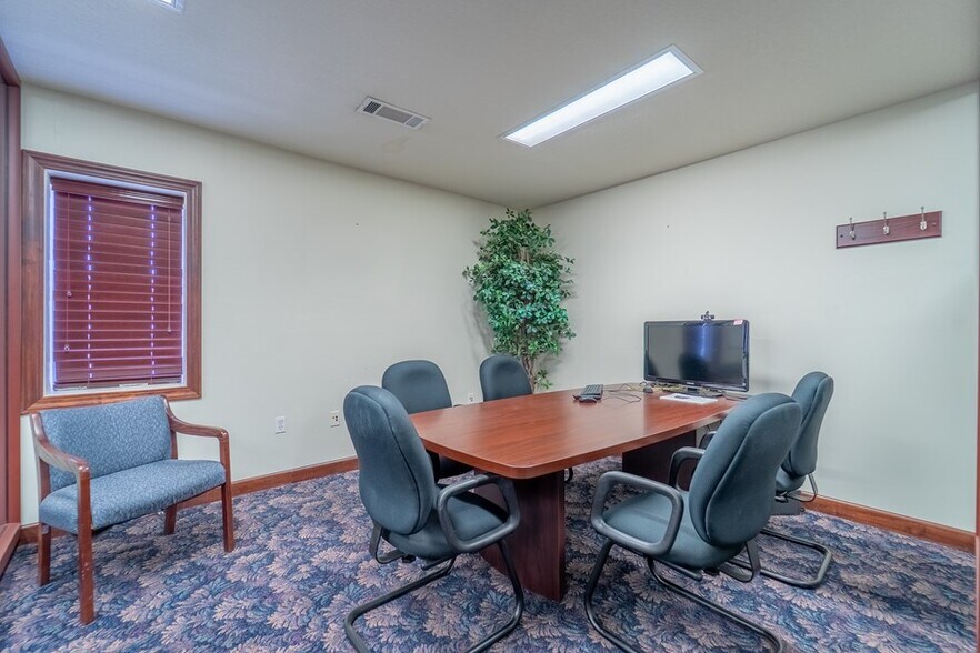 More Photos Of 9 Stewart St, Franklin Office For Sale