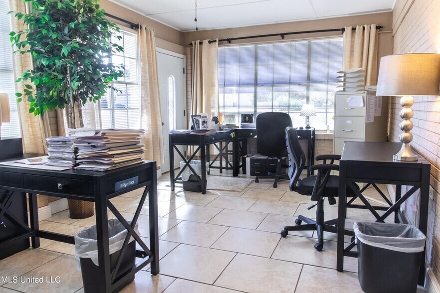 More Photos Of 1966 Popps Ferry Rd, Biloxi Office For Sale