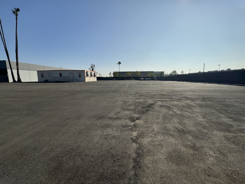 More Photos Of 20350 Plummer St, Chatsworth Land For Lease