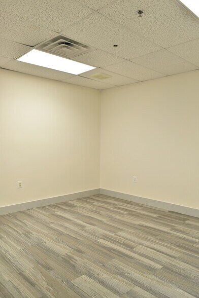 More Photos Of 14631 Lee Hwy, Centreville Medical For Lease