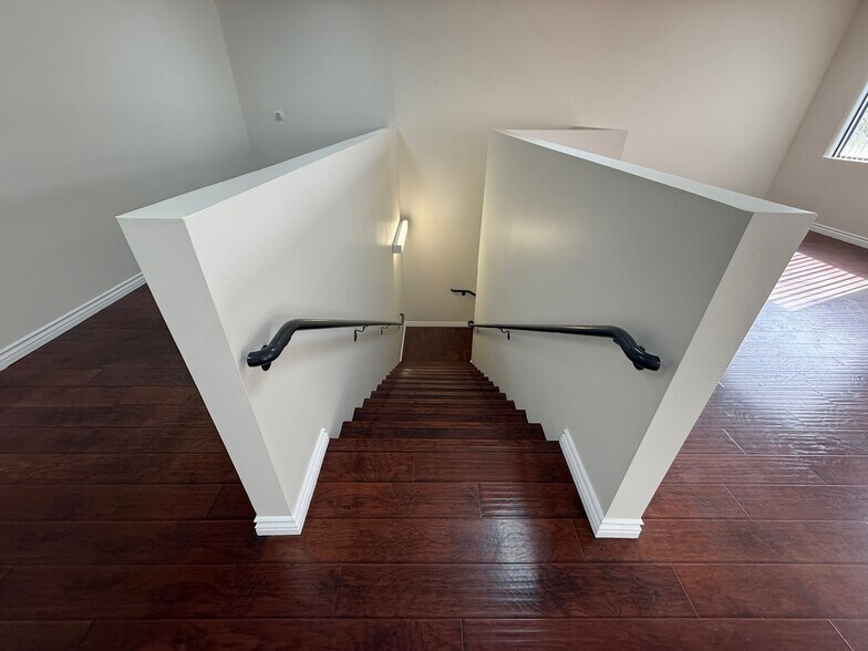 More Photos Of 28041 Smyth Dr, Valencia Light Manufacturing For Lease