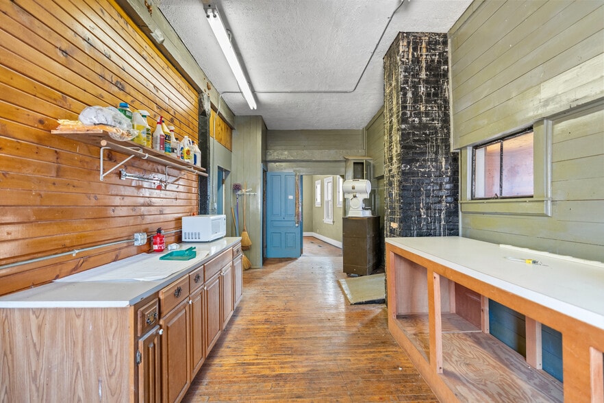 More Photos Of 8572 Silver Lake Rd, Linden Freestanding For Sale