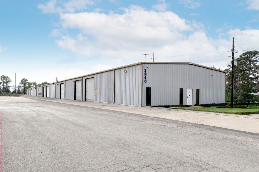 More Photos Of 2940-2956 Farrell Rd, Houston Warehouse For Lease