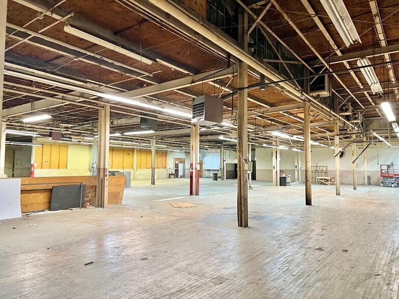 More Photos Of 521 S Market St, Galion Manufacturing For Lease