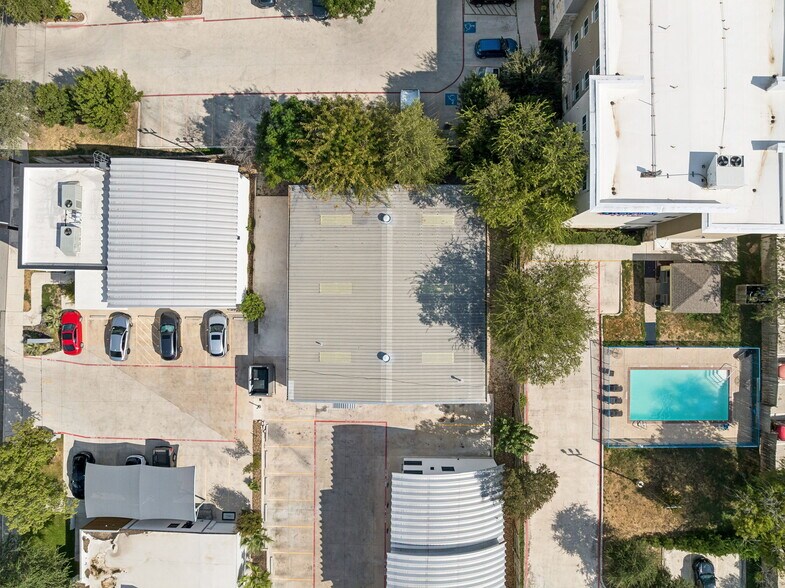 More Photos Of 778 Isom Rd, San Antonio Freestanding For Lease